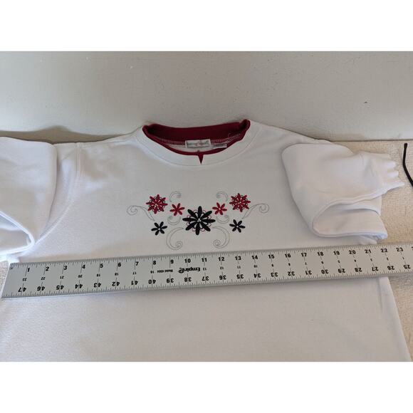 Basting & Smith White Pullover Sweatshirt M Snowflake Embroidery - Picture 3 of 9